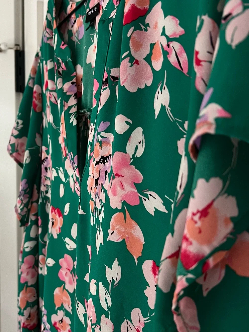 Torrid Size 3 Green Garden Floral High Low Blouse Plus Size 22 24 - Picture 2 of 11
